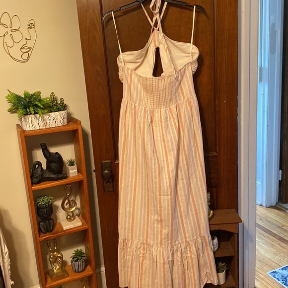 Brand new forever, 21+ halter peekaboo top midi dress😍😍😍 - Picture 9 of 16